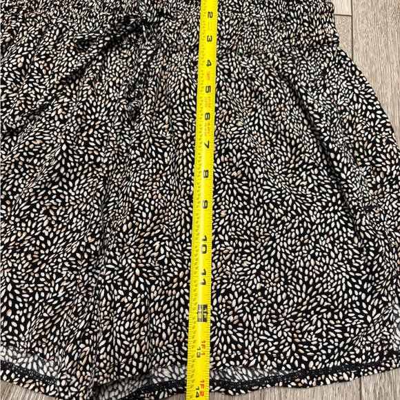 Abercrombie & Fitch High Waist Black and White Shorts - Picture 2 of 7